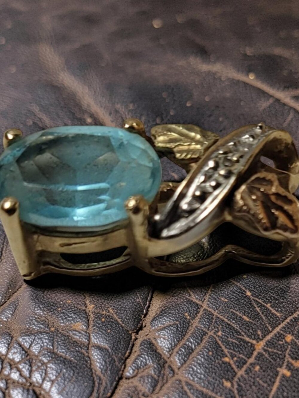 Vintage DD 10kt Gold Blue Topaz Gold,Silver Color Dainty Pendant